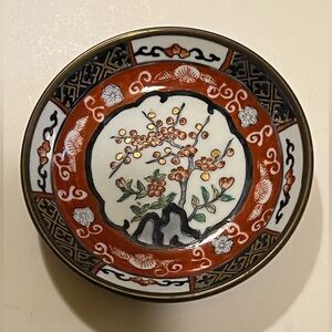 VINTAGE CHINESE PROCELAIN WARE BOWL.